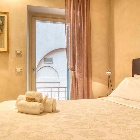 Apartmentsarena - Suite Mercatorum - Piazza Erbe Verona Luaran gambar
