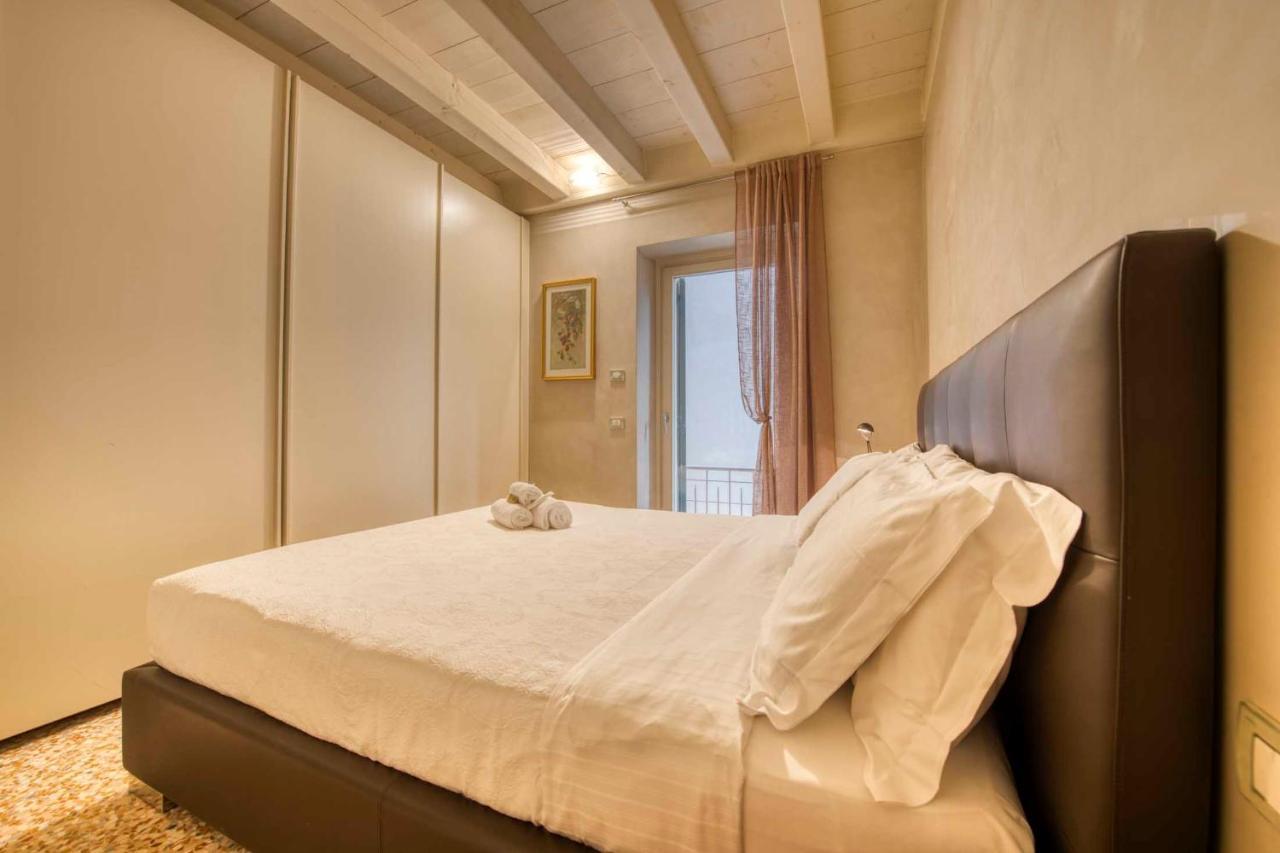 Apartmentsarena - Suite Mercatorum - Piazza Erbe Verona Luaran gambar