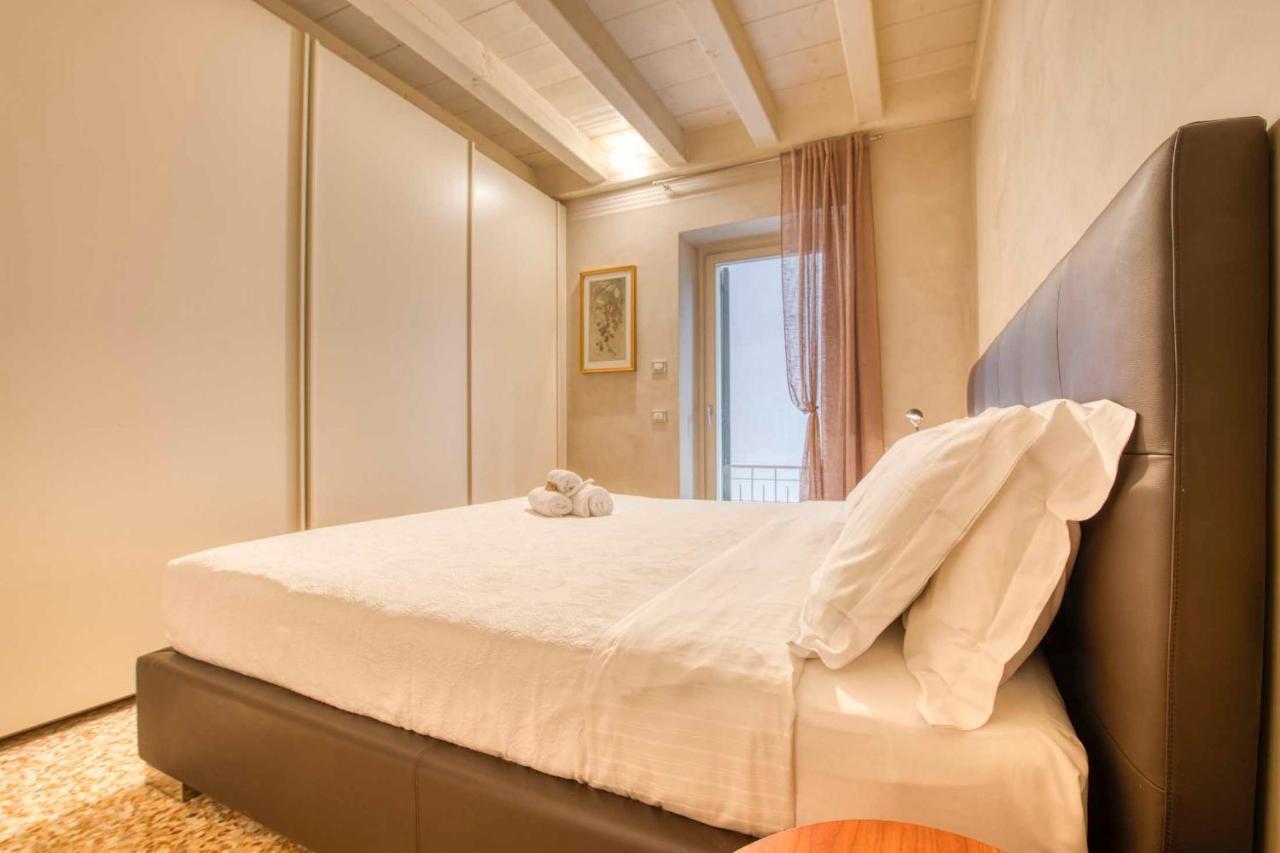 Apartmentsarena - Suite Mercatorum - Piazza Erbe Verona Luaran gambar