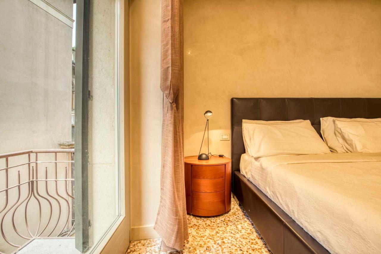 Apartmentsarena - Suite Mercatorum - Piazza Erbe Verona Luaran gambar