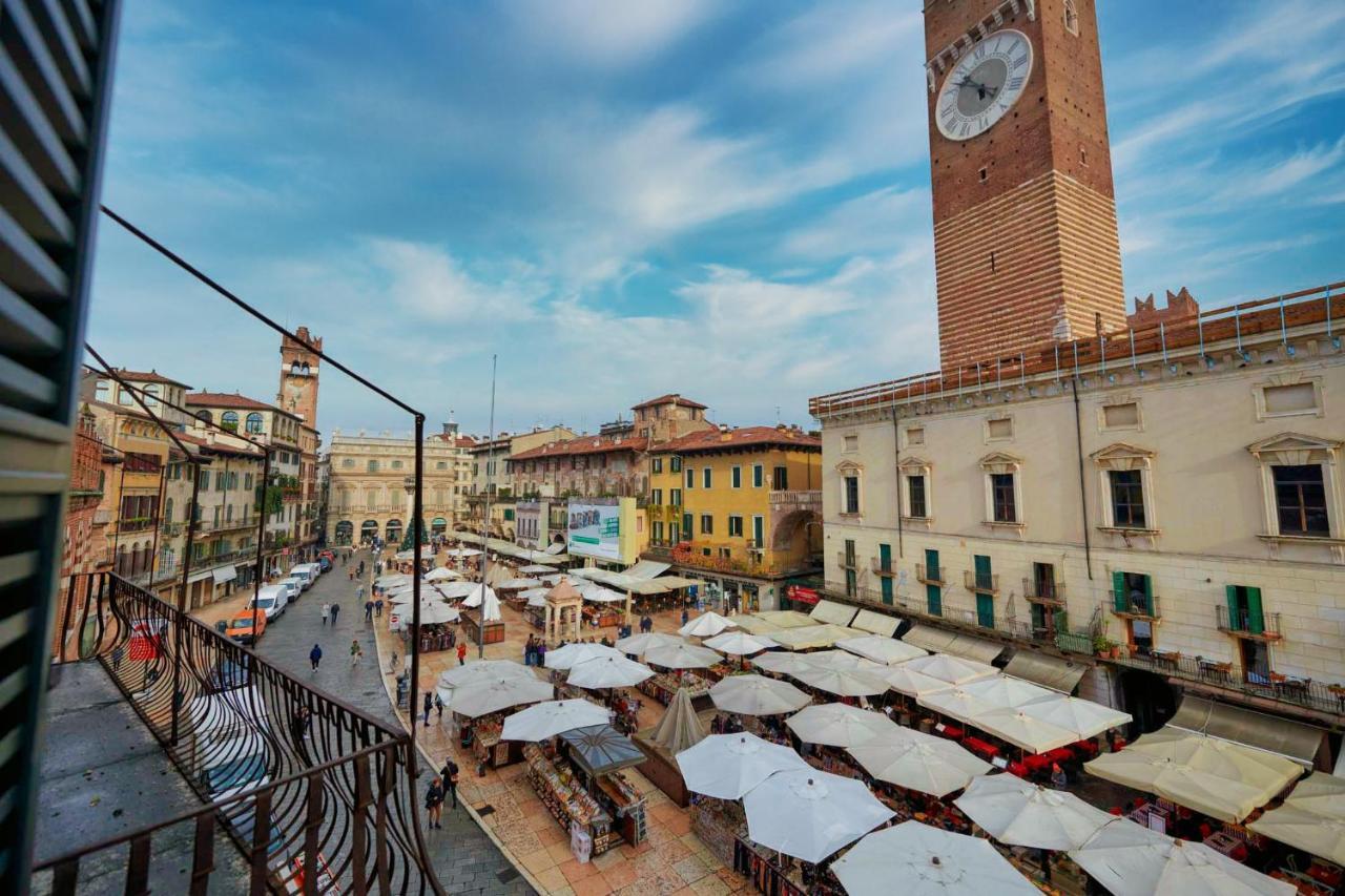 Apartmentsarena - Suite Mercatorum - Piazza Erbe Verona Luaran gambar