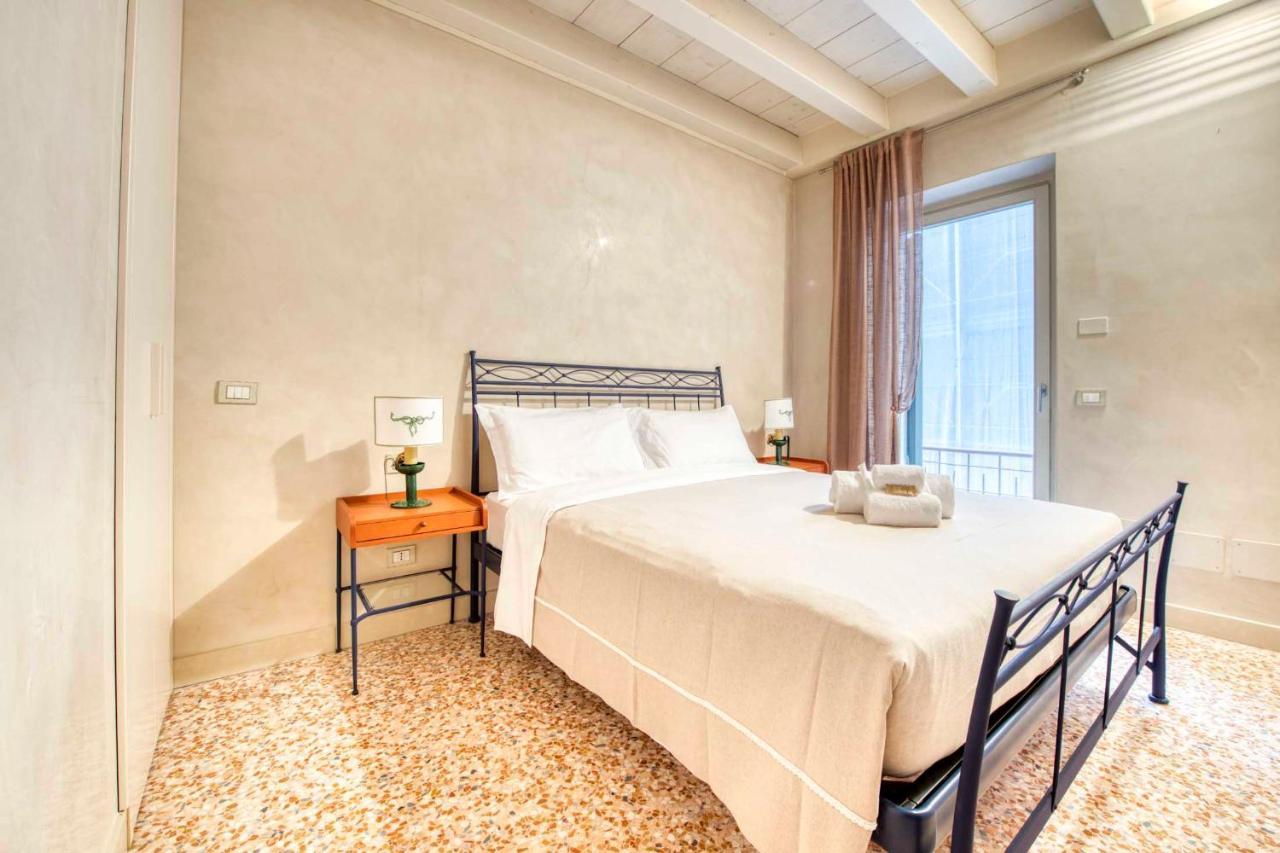 Apartmentsarena - Suite Mercatorum - Piazza Erbe Verona Luaran gambar