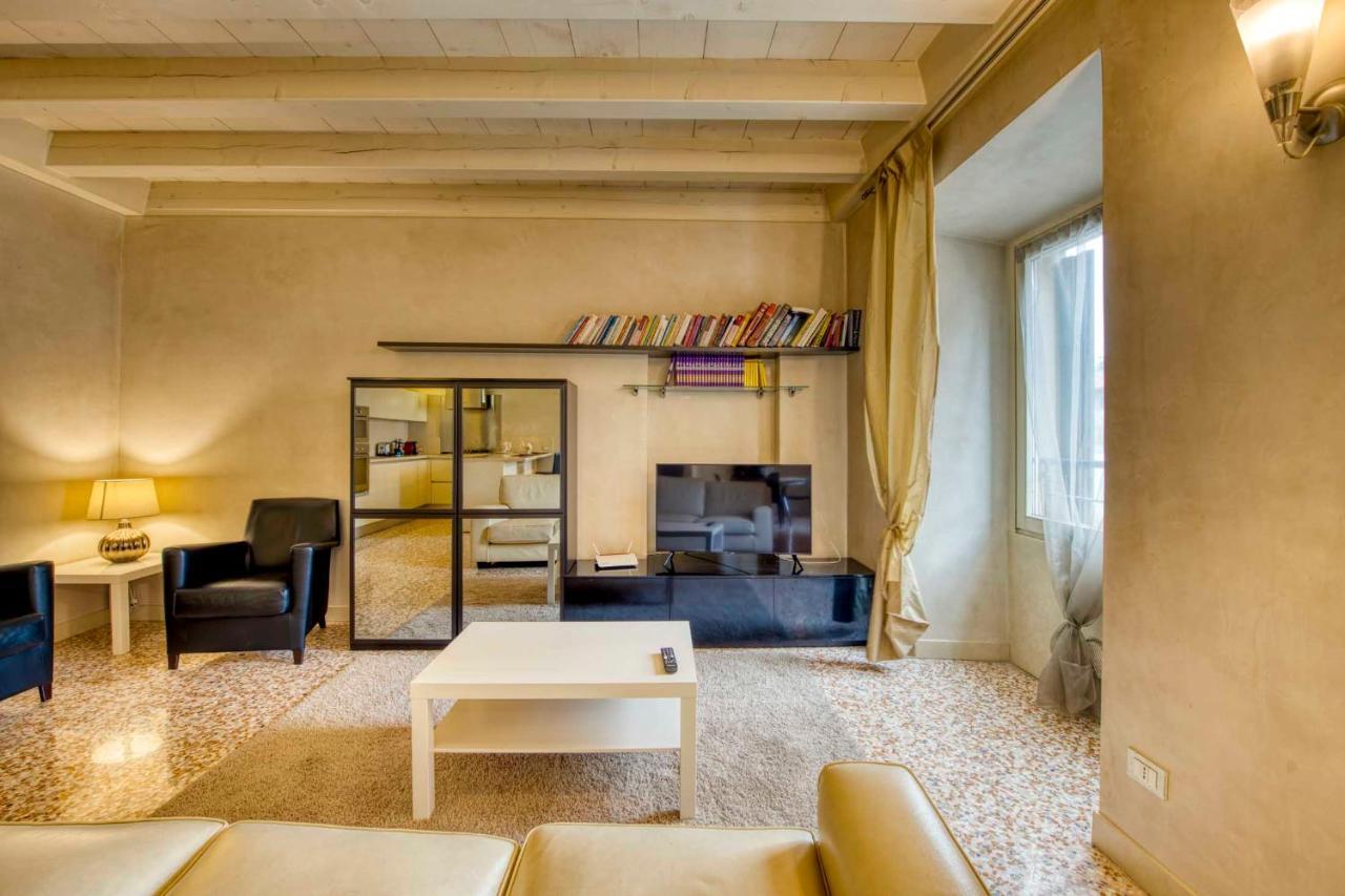Apartmentsarena - Suite Mercatorum - Piazza Erbe Verona Luaran gambar