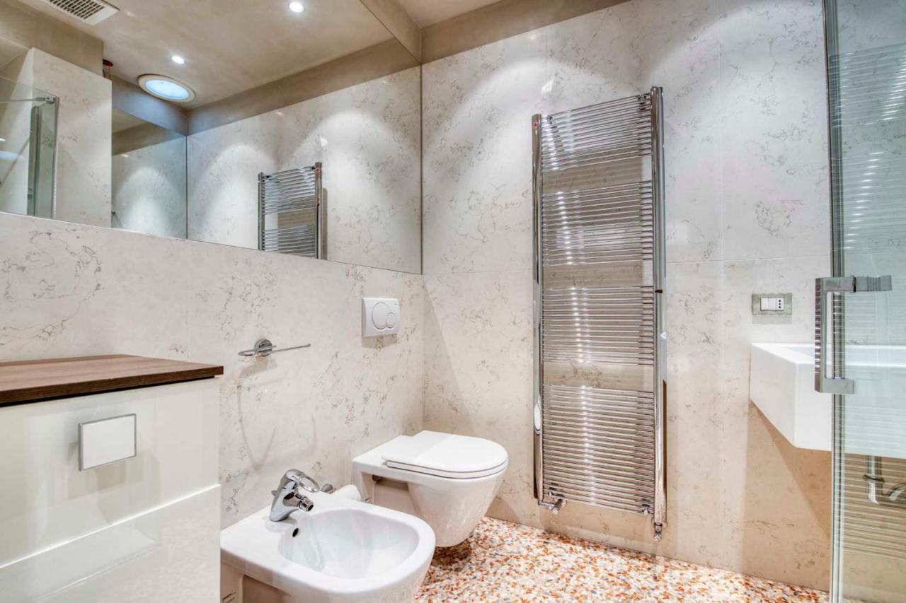 Apartmentsarena - Suite Mercatorum - Piazza Erbe Verona Luaran gambar