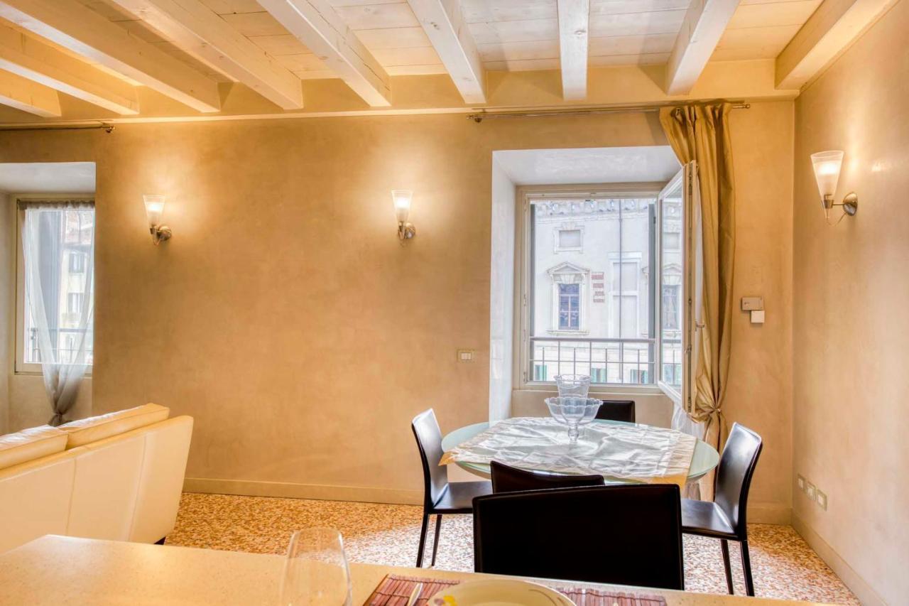 Apartmentsarena - Suite Mercatorum - Piazza Erbe Verona Luaran gambar