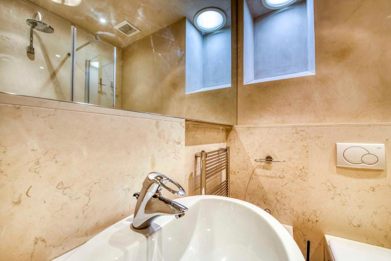 Apartmentsarena - Suite Mercatorum - Piazza Erbe Verona Luaran gambar