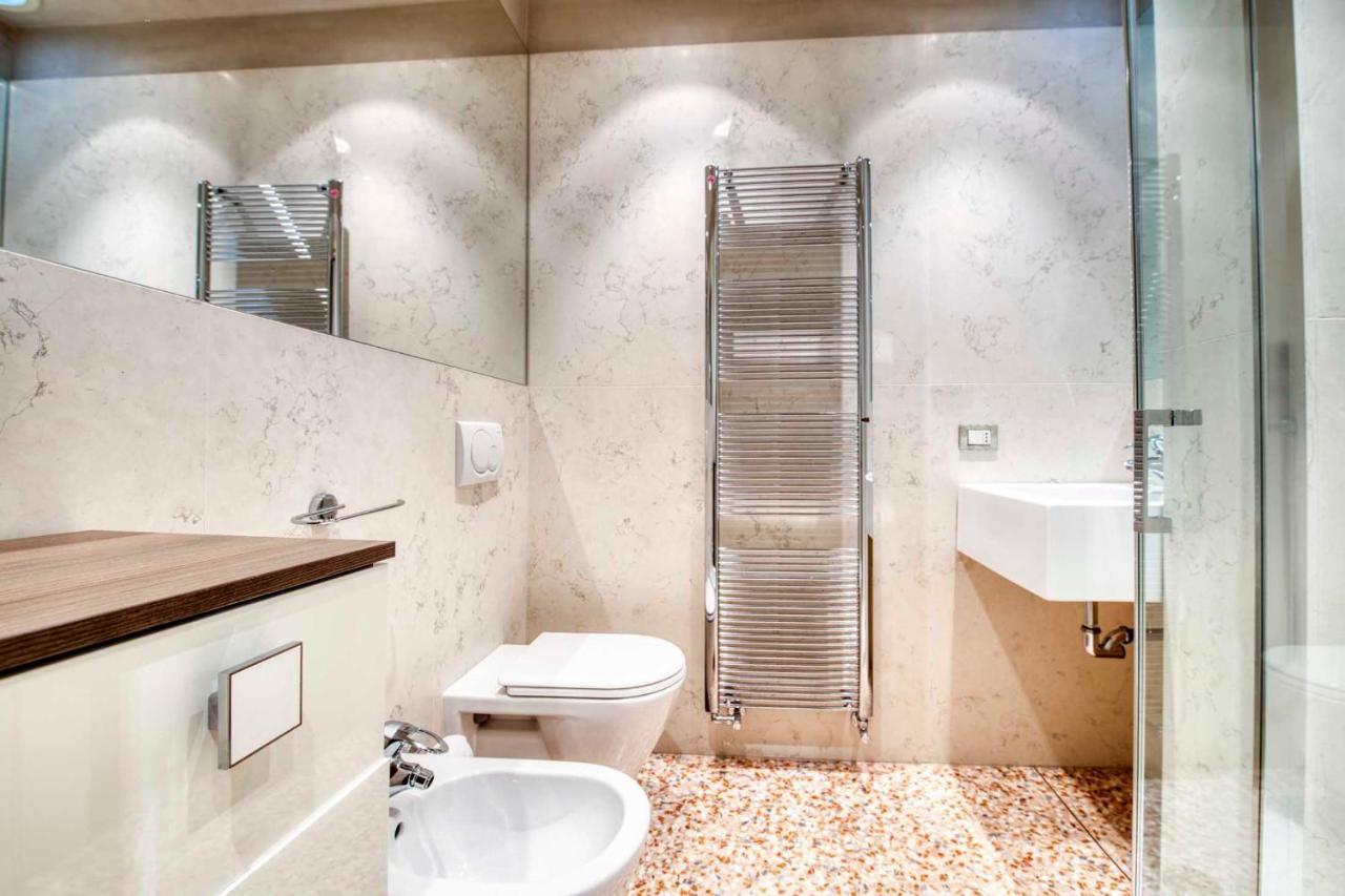 Apartmentsarena - Suite Mercatorum - Piazza Erbe Verona Luaran gambar