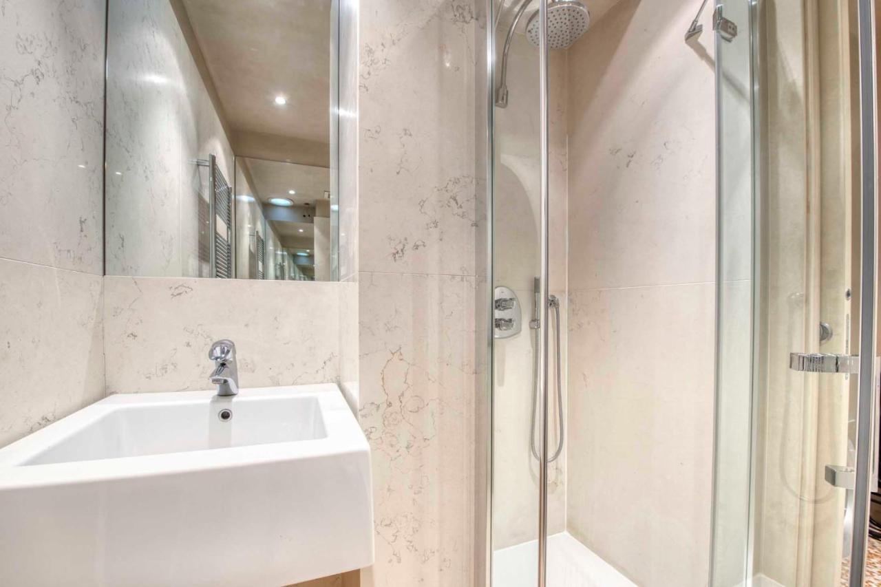 Apartmentsarena - Suite Mercatorum - Piazza Erbe Verona Luaran gambar