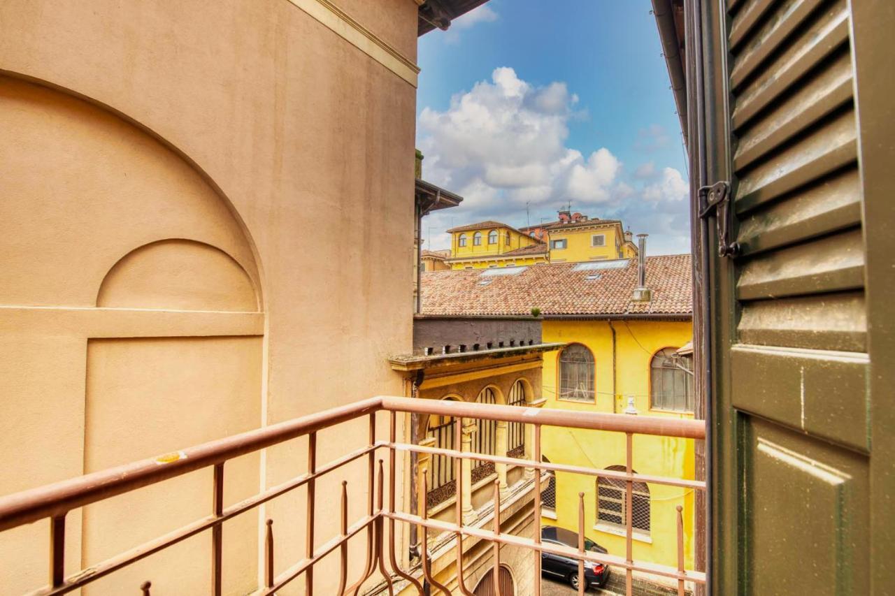 Apartmentsarena - Suite Mercatorum - Piazza Erbe Verona Luaran gambar