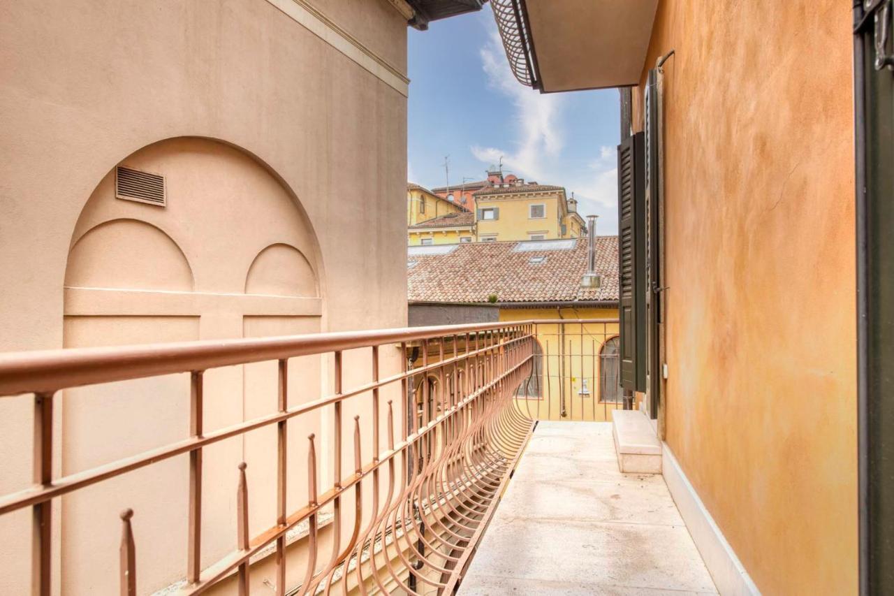 Apartmentsarena - Suite Mercatorum - Piazza Erbe Verona Luaran gambar